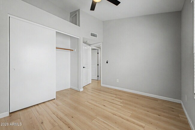 Building Photo - 908 W Ross Ave