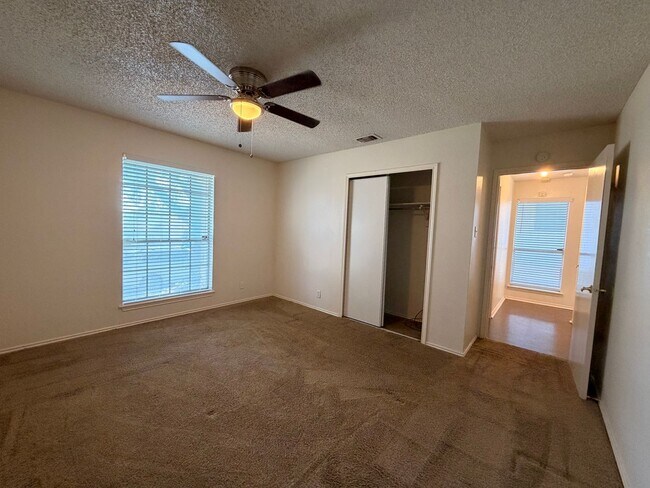 Building Photo - 8435 Cranberry Hill