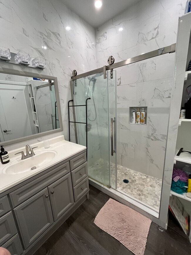 Building Photo - Beautifully fully furnished standalone 2-bedroom, 2-bathroom unit with breathtaking views!