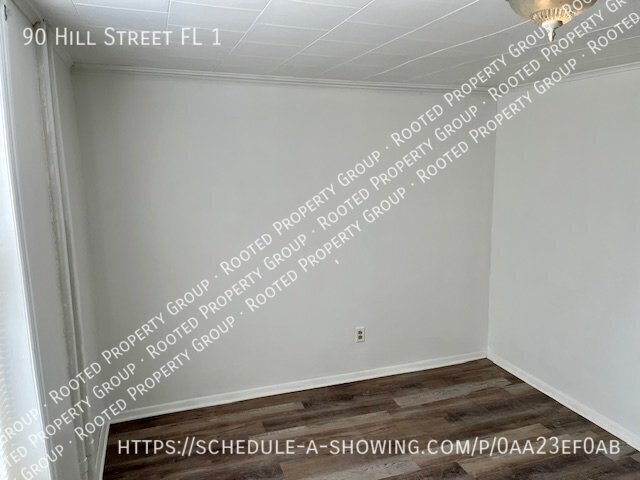 Building Photo - 2 Bedroom near Downtown Troy-- Heat, Parki...