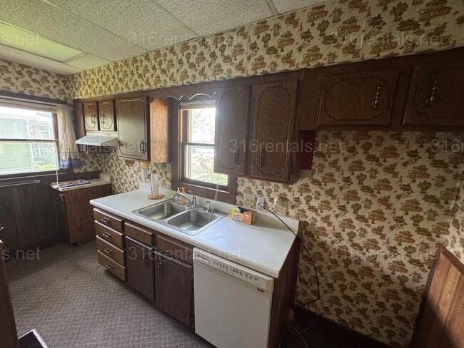 Building Photo - $875 - 2 bed 1 bath - Single Family Home