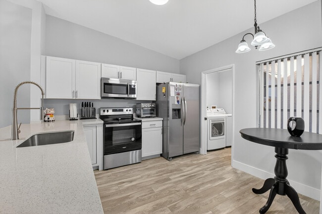 Building Photo - 8256 Summerbreeze Ln
