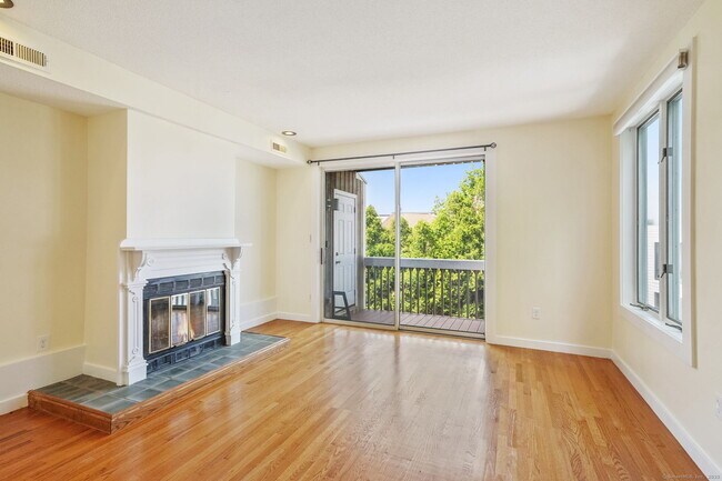 Building Photo - 896 Quinnipiac Ave