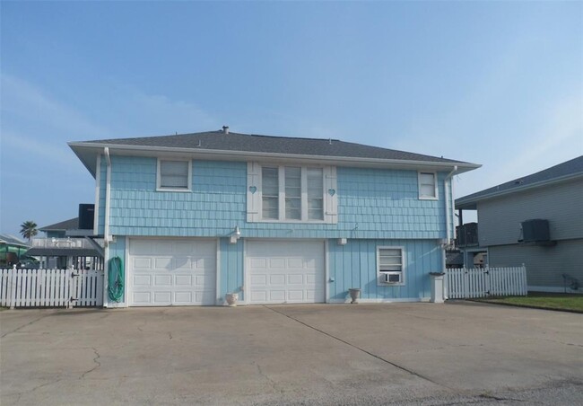 Building Photo - 1104 Redfish St