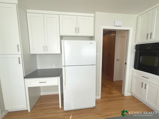 Building Photo - Remodeled Three Bedroom Plus Bonus Room House in Daly City