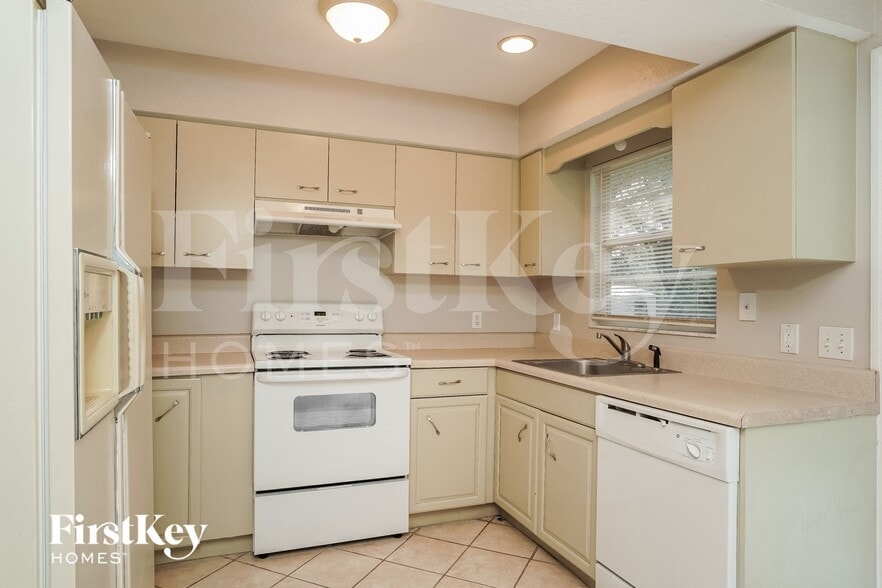 Building Photo - 16243 Banyan Ave