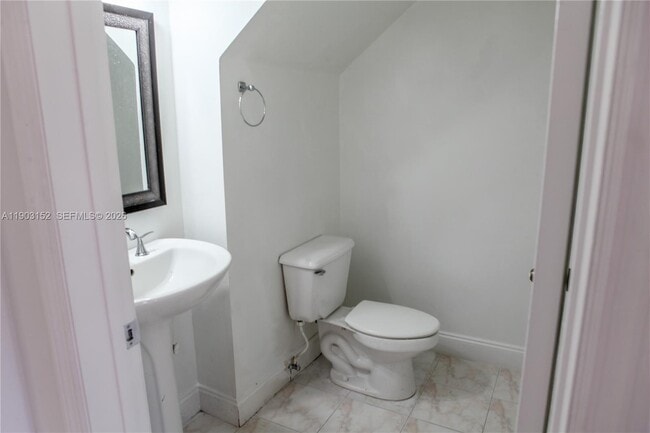 Building Photo - 985 NW 132nd Ct