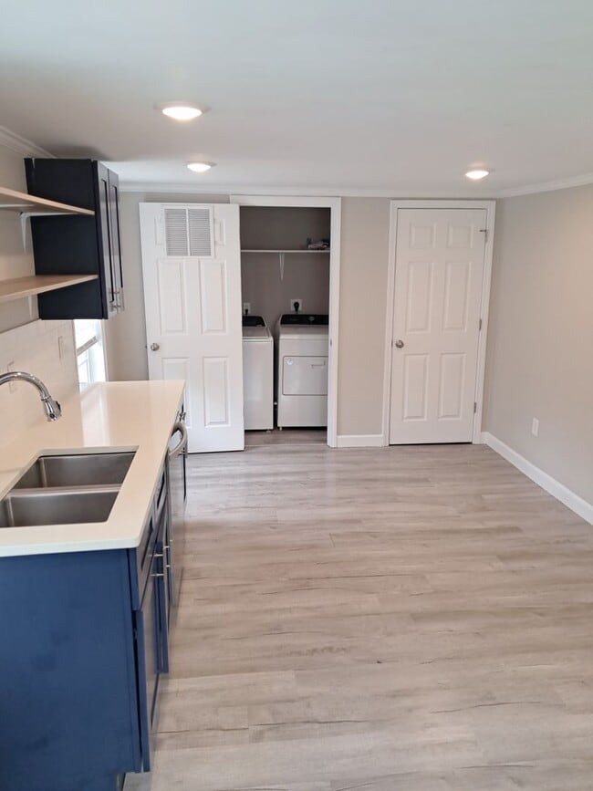 Building Photo - 909 Washington St