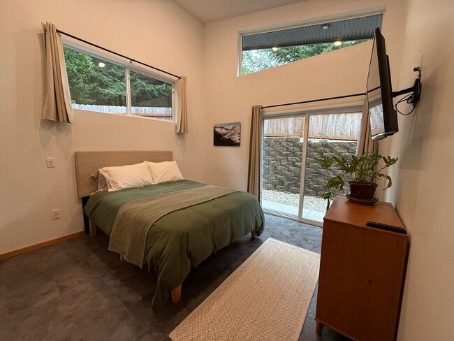 Building Photo - Furnished Modern Home for Rent – 2 Bedroom...