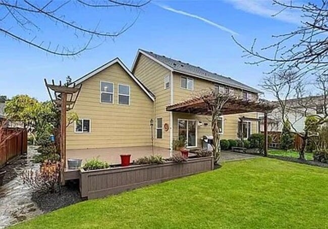 Building Photo - Elegant four-bedroom home located in desir...