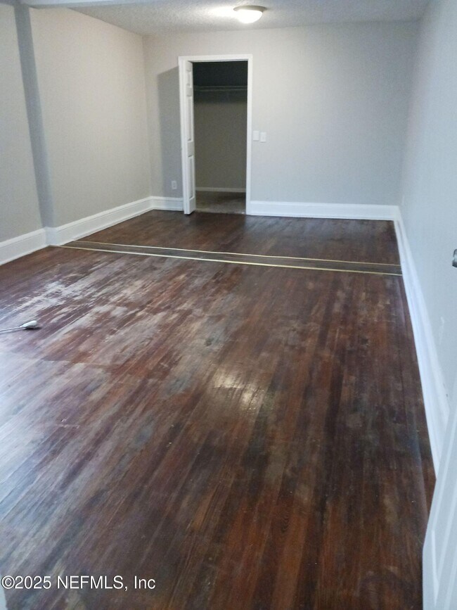 Building Photo - 110 E 15th St