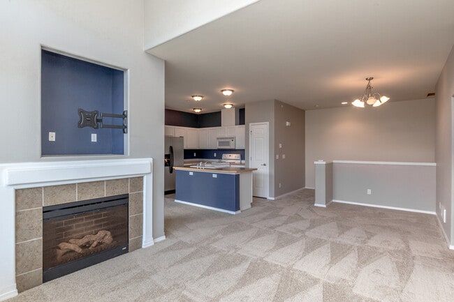 Building Photo - Low Maintenance Living 2 Bedroom Condo, Du...