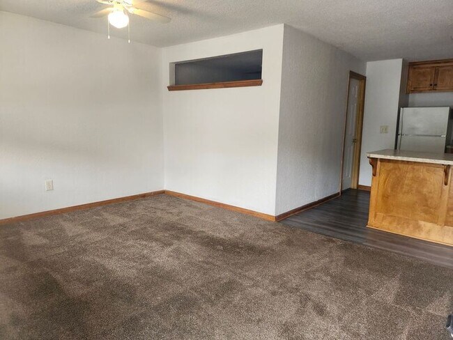 Building Photo - 1405 Neil Ln