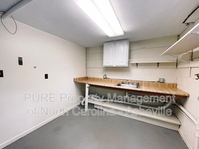 Building Photo - 11 Edgewood Rd S