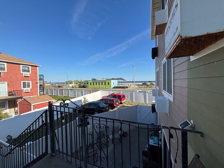 Building Photo - 130 Beach 98th St