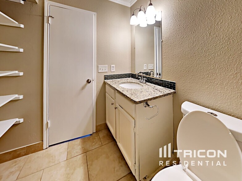 Building Photo - 14615 Hillside Ridge