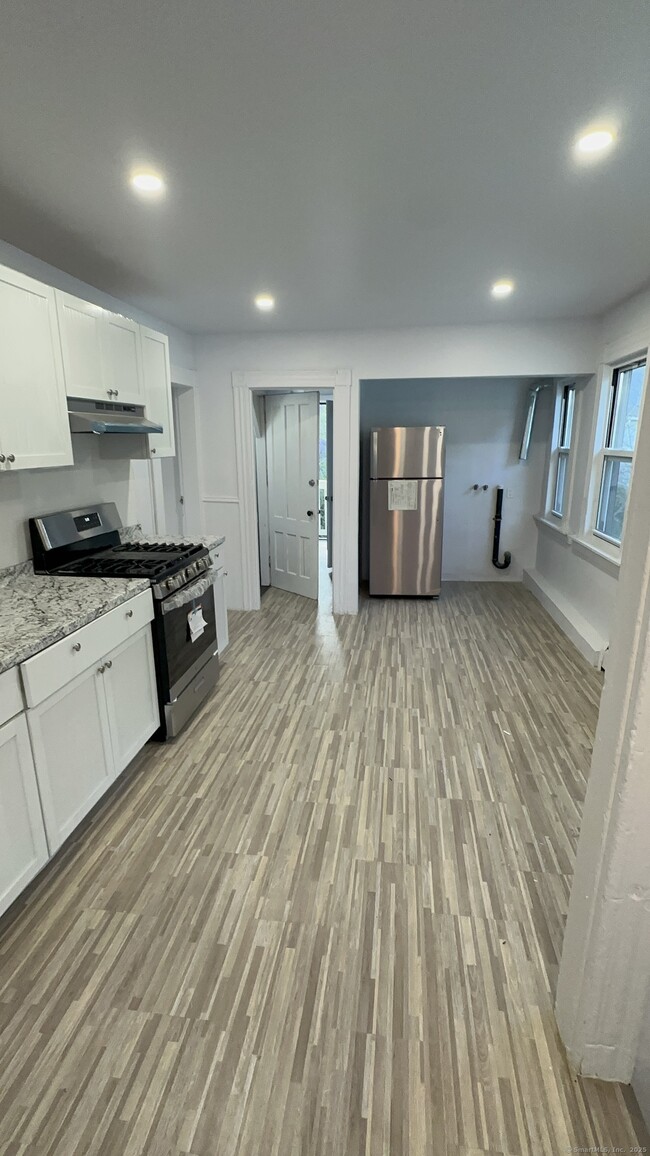 Building Photo - 1036 Maplewood Ave