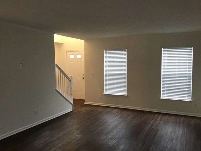 Building Photo - 280 Coyote Dr