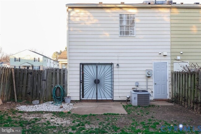 Building Photo - 3221 Hunters Mill Dr