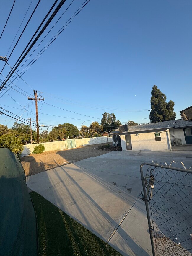 Building Photo - 2103 Avalon Ave