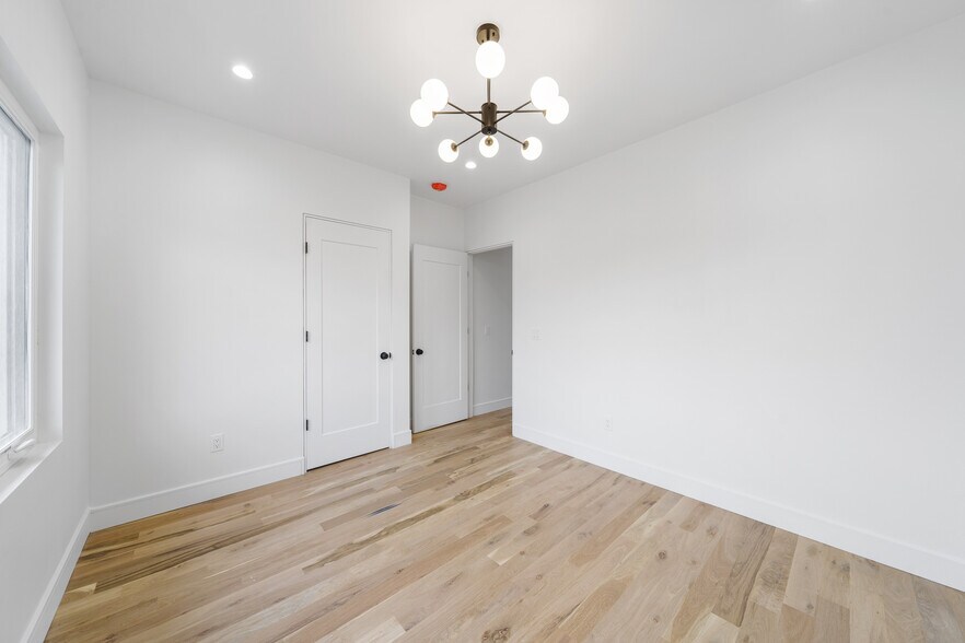 Building Photo - 114 Center St