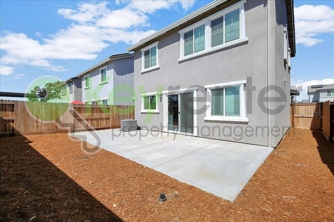 Building Photo - 2129 Shady Tree Cir