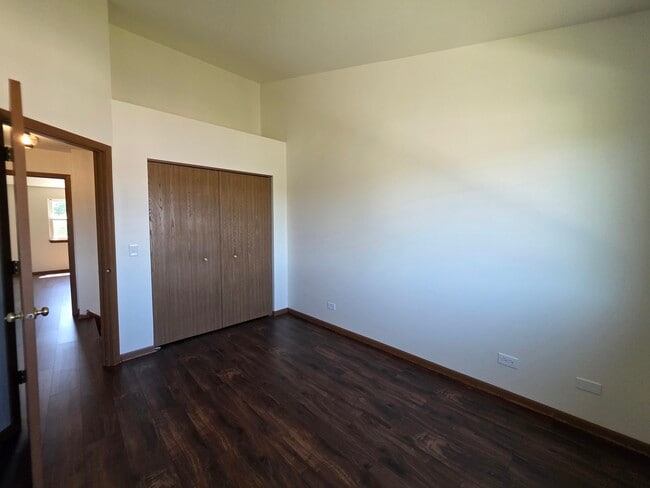 Building Photo - 24 E Honeysuckle Dr