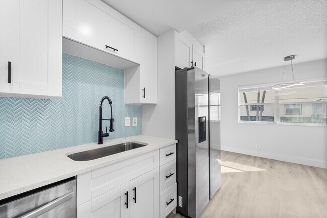 Building Photo - 59 Saxony B