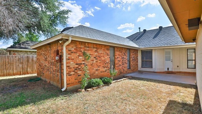 Building Photo - 5273 Sherbrooke Ln