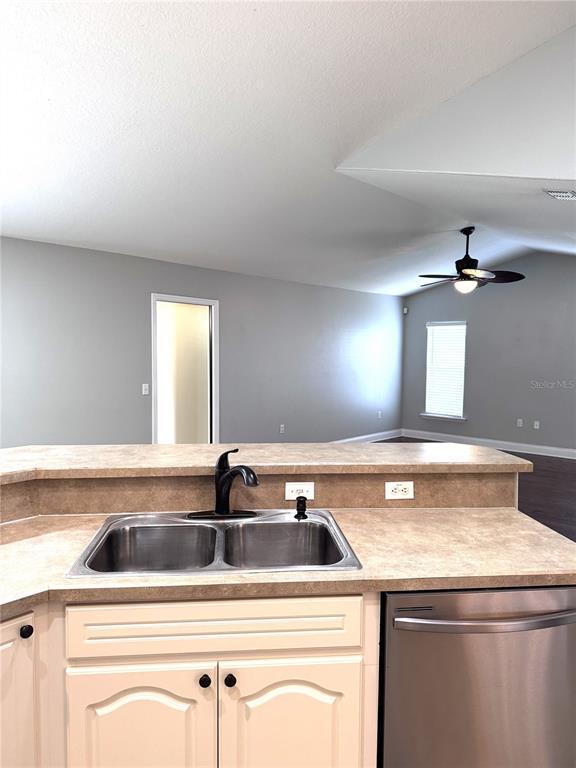 Building Photo - 2616 Hickory View Loop