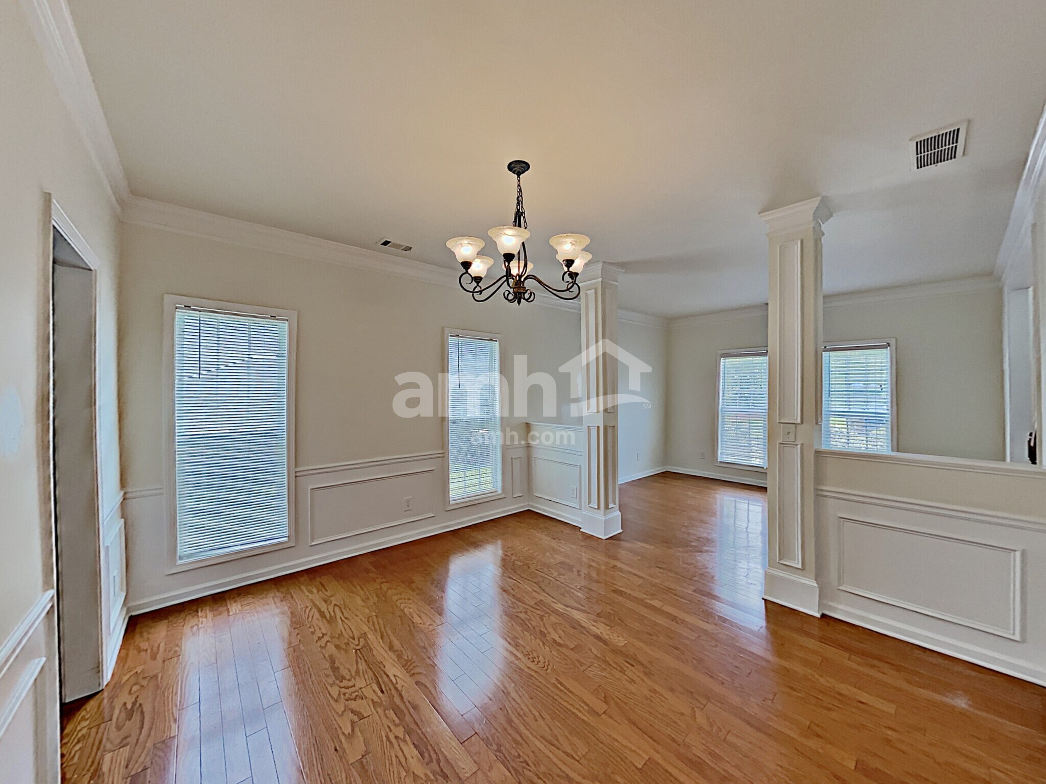 Building Photo - 383 Vine Mountain Way