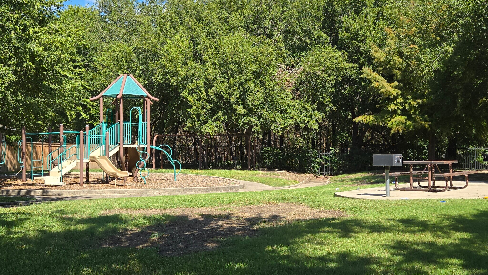Building Photo - 6800 Oak Falls Dr