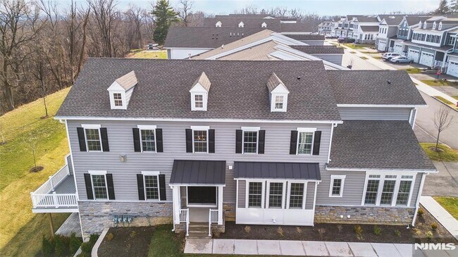 Building Photo - 37 Hillandale Dr