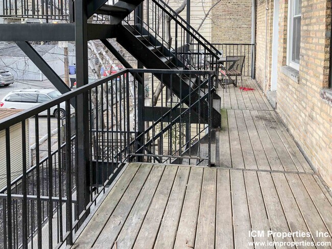 Building Photo - 3740 N Sheffield Ave