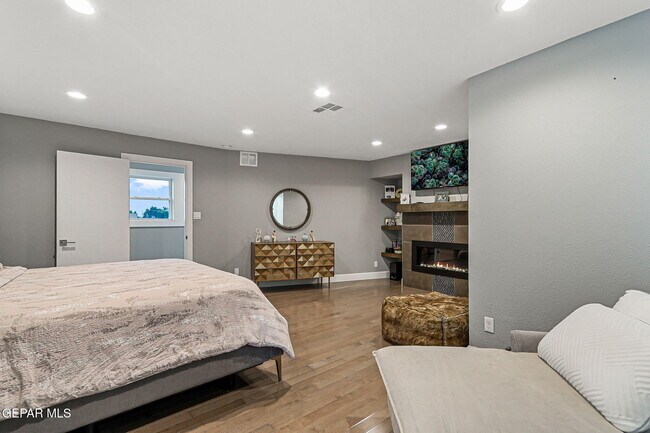 Building Photo - 9904 Monaco Dr