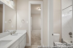 Building Photo - 914 Gyngell Ln