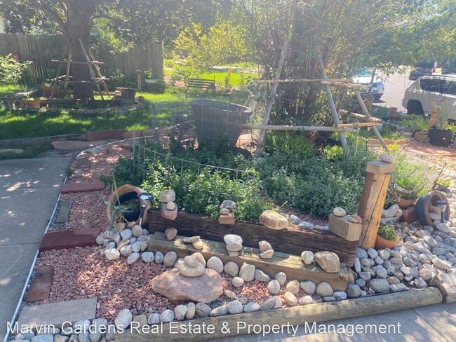 Building Photo - 4 br, 2 bath House - 646 Elliott St.