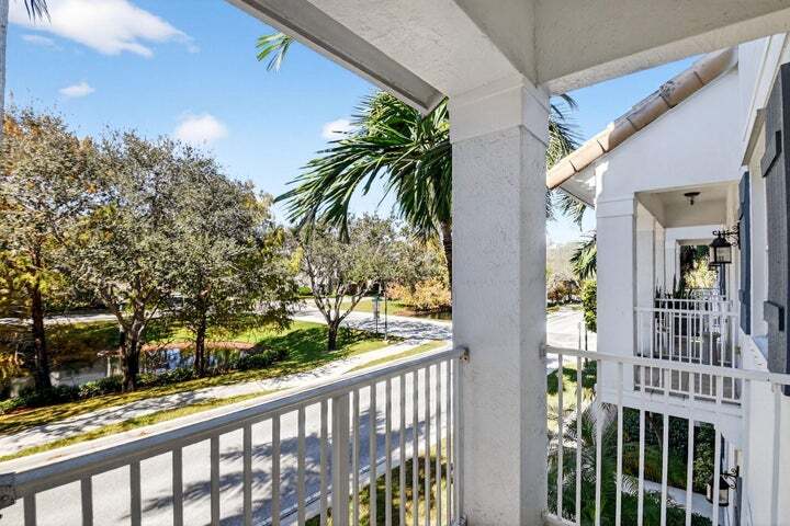 Building Photo - 1371 Vía De Pepi