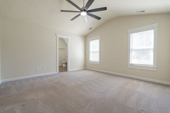 Building Photo - MOVE IN READY 3 Bedroom in the Heart of Western Branch!