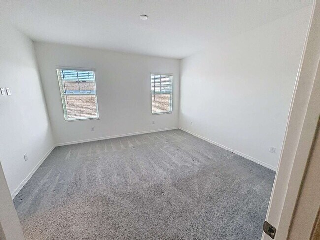 Building Photo - 6328 Goldcoast Ave