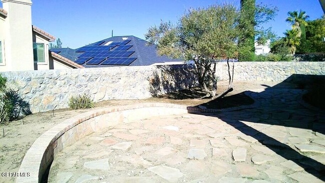 Building Photo - 901 Las Aves Pl