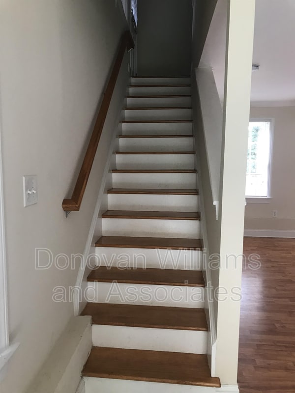 Building Photo - 1529 Thomas Ave