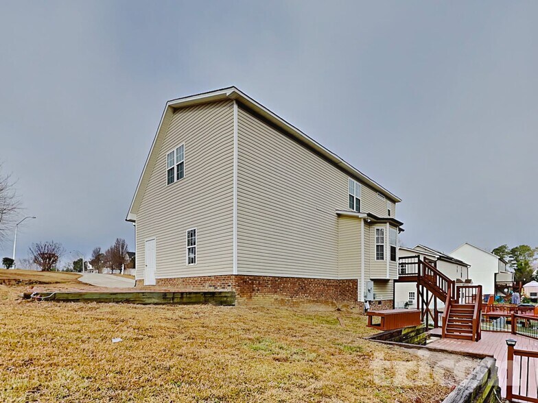 Building Photo - 196 Clarence Ln