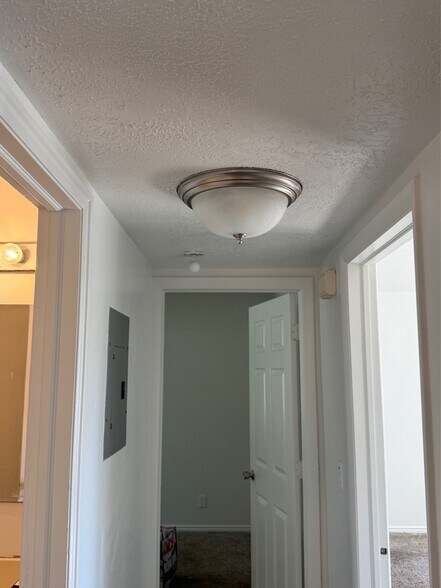 Building Photo - 266 W 750 S