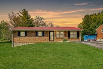 Building Photo - 690 North Dr