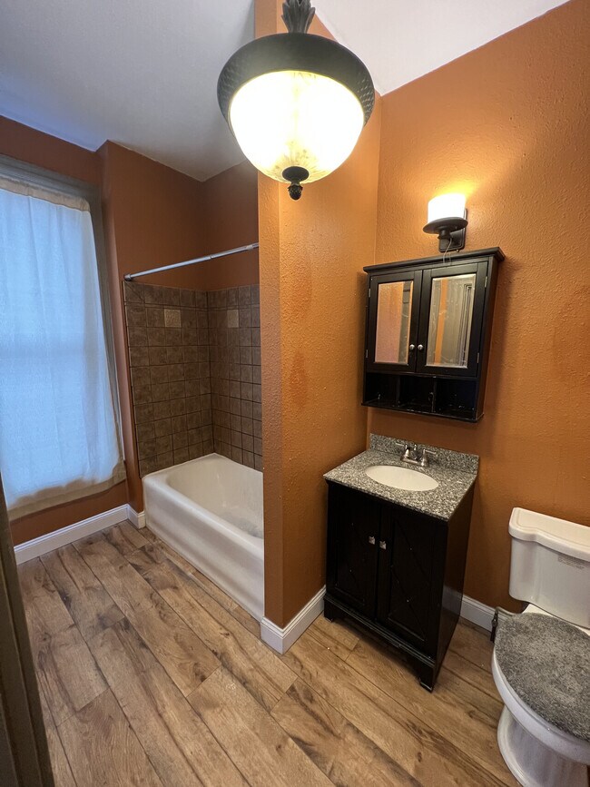 Building Photo - 1131 Main Street