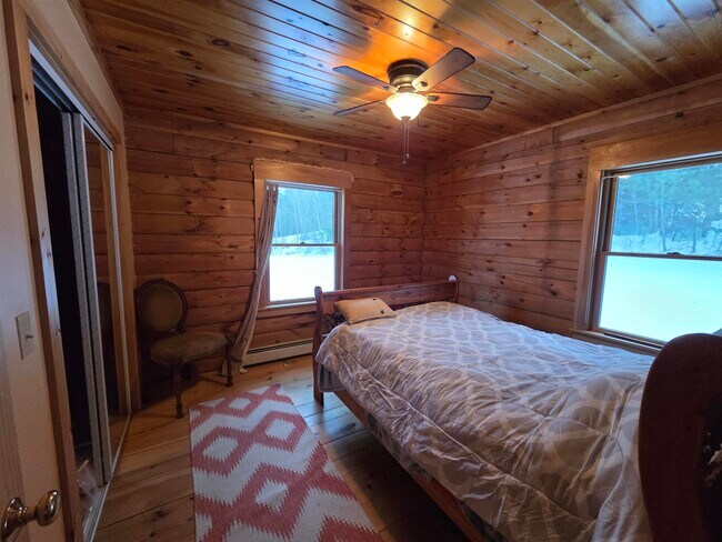 Building Photo - 18 Mirror Lk Hts