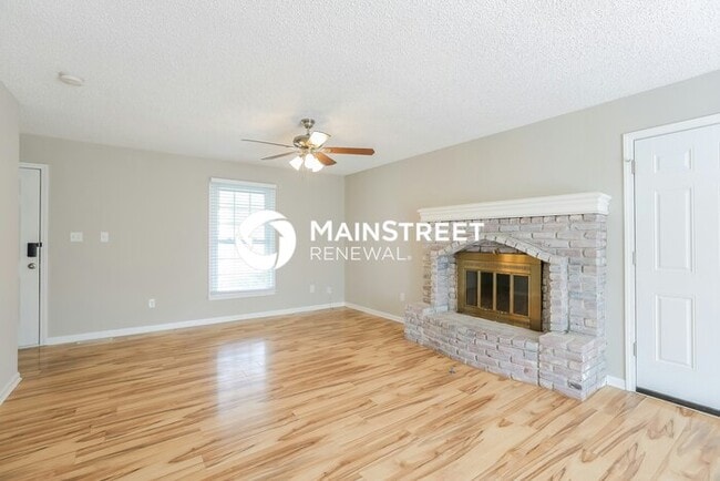 Building Photo - 3 Bedroom Pet-Friendly Home in LEES SUMMIT, MO with Main Street Renewal