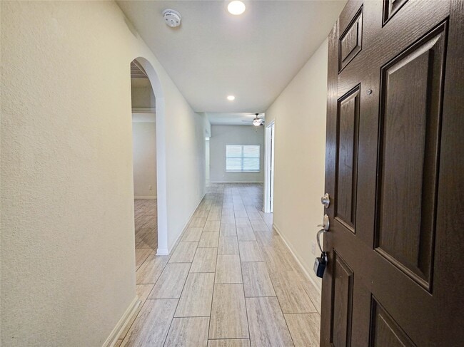 Building Photo - 332 Lone Mountain Dr