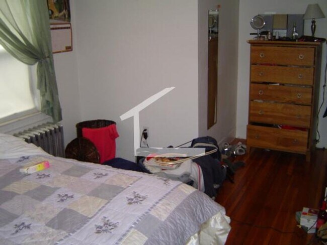 Building Photo - Oak Sq. Area of Brighton. Eat-in Kitchen, Parch, Laundry on a Site